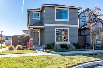 Building Photo - **Coming Soon - Unfurnished** Modern Livin...
