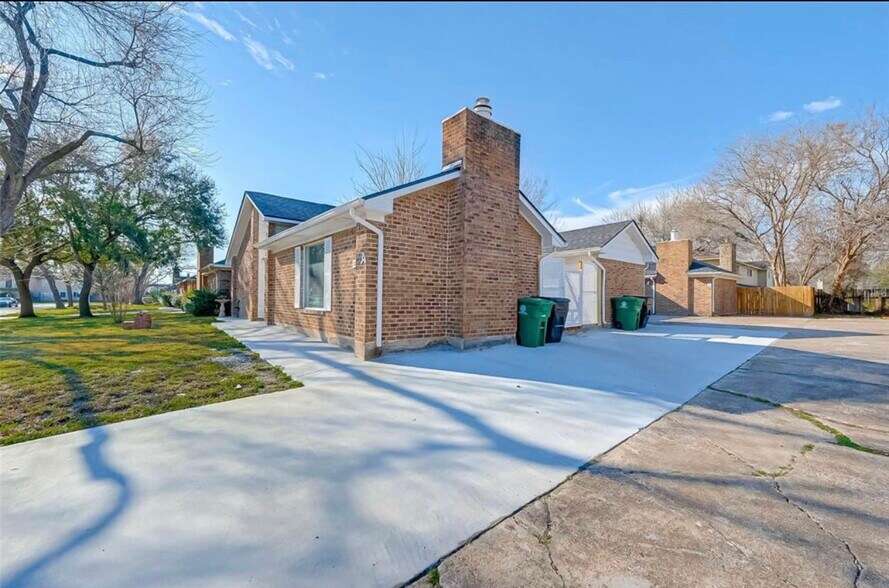 Building Photo - 10826 Lynbrook Dr