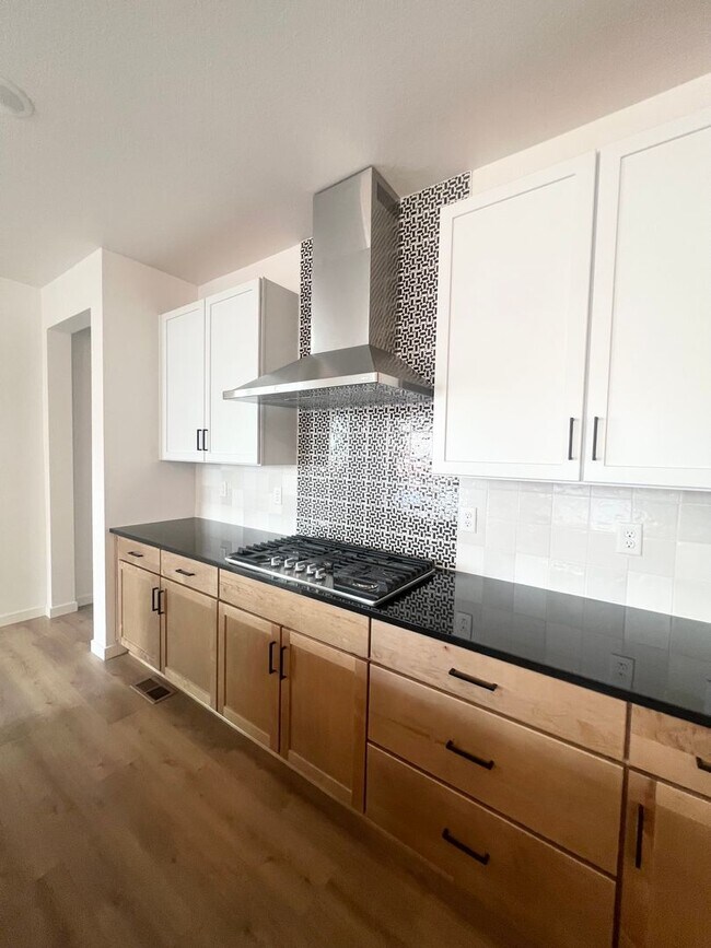 Building Photo - Brand New 5bd/4ba Located in the desirable Raindance neighborhood