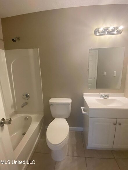 Building Photo - 144 Vaughn Ln