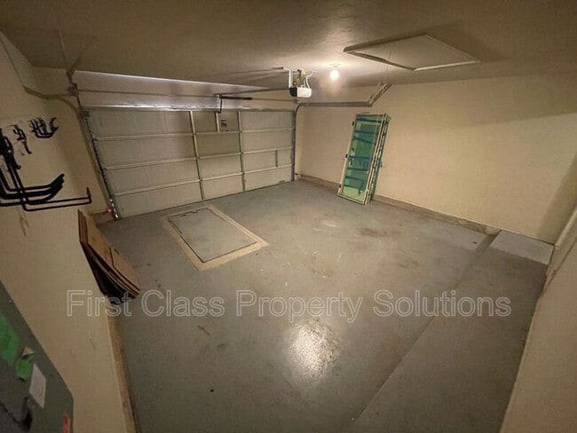Building Photo - 2265 Blue Jay Dr