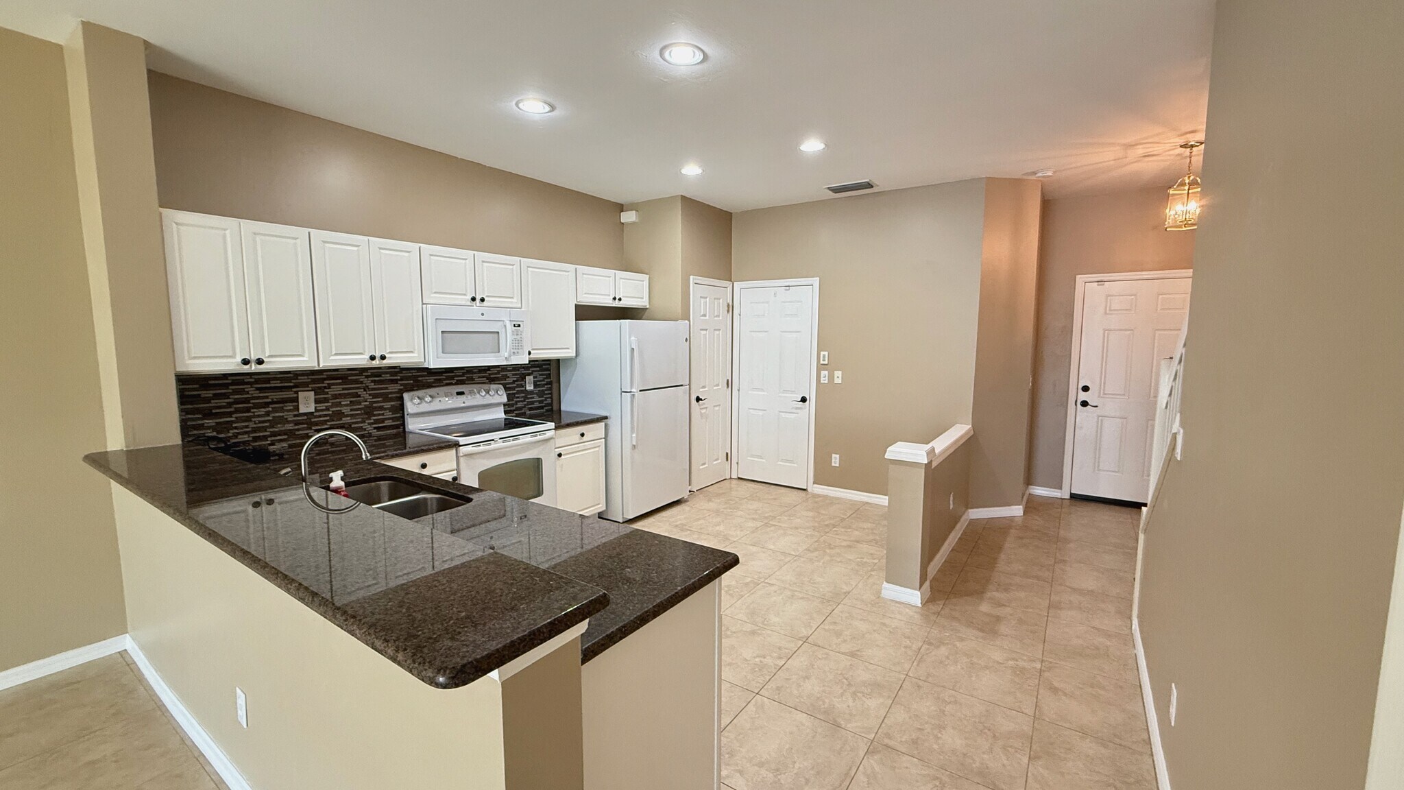 Building Photo - 8431 Village Edge Cir