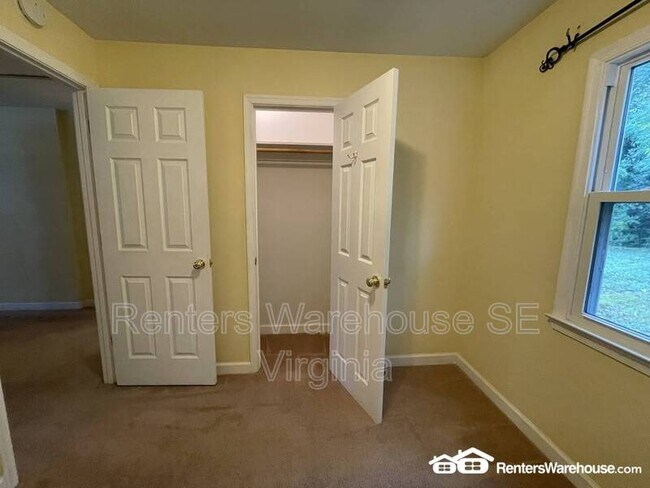 Building Photo - 500 Ashlawn Dr