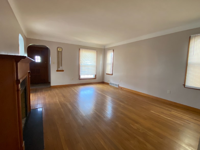 Building Photo - 6907 Gerald Ave