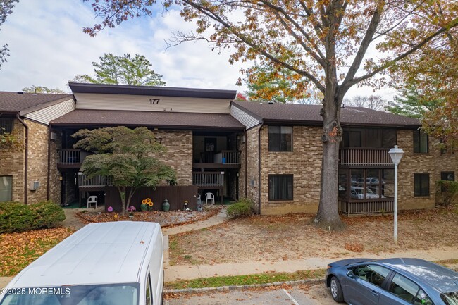 Building Photo - 177 Amberly Dr