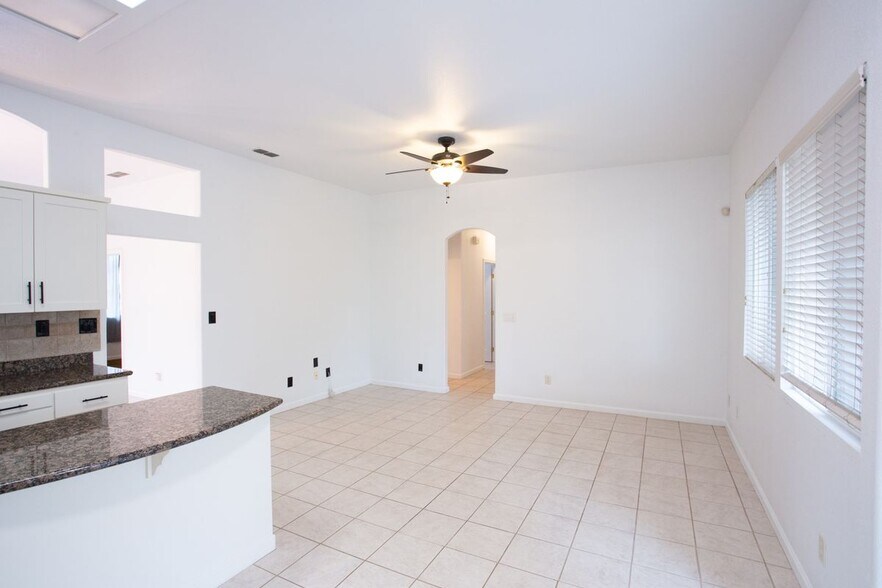 Building Photo - 6621 Rabbit Hollow Way