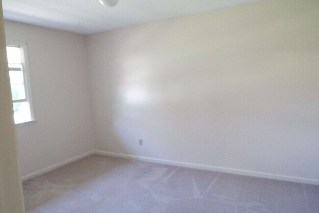 Building Photo - 28266 Lee Hwy