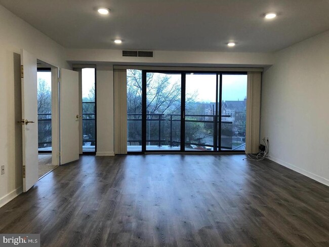 Building Photo - 1530 Key Blvd