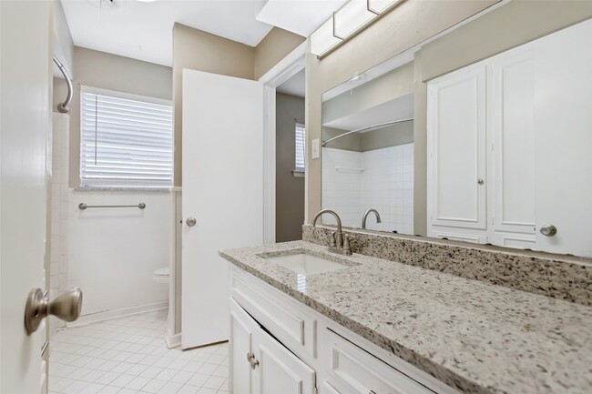 Building Photo - 7440 Walling Ln