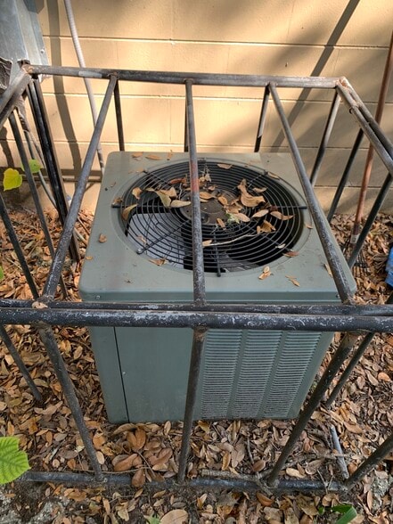 Building Photo - 10008 N Lantana Ave