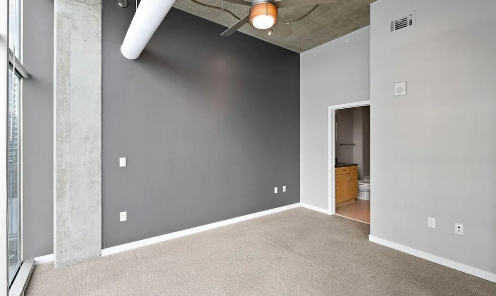 Building Photo - 1700 Bassett St