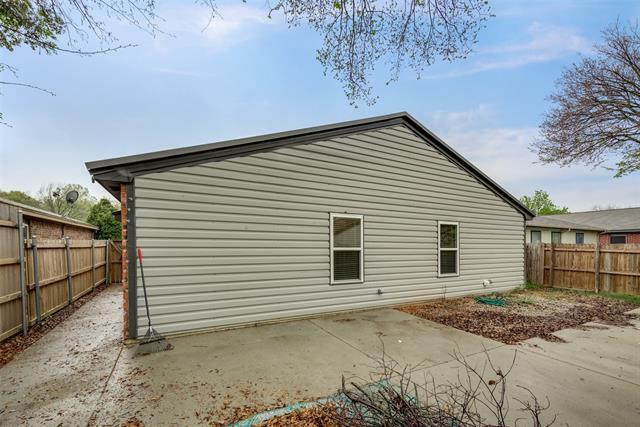 Building Photo - 1002 Canary Ln