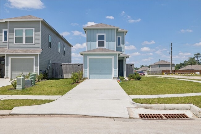 Building Photo - 18242 Via Aurelia Dr