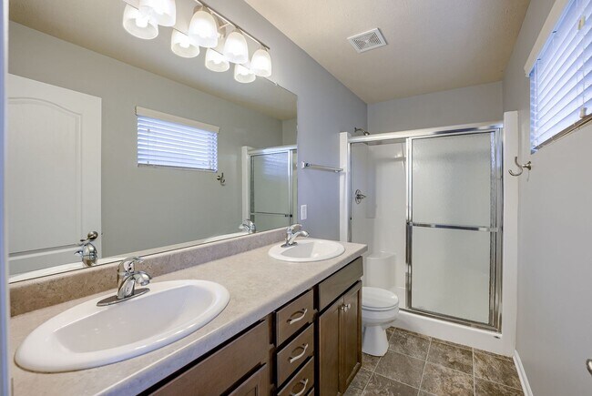 Building Photo - Elkhorn 3 Bedroom!!