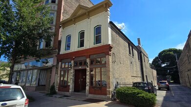 Building Photo - 906 S 5th St