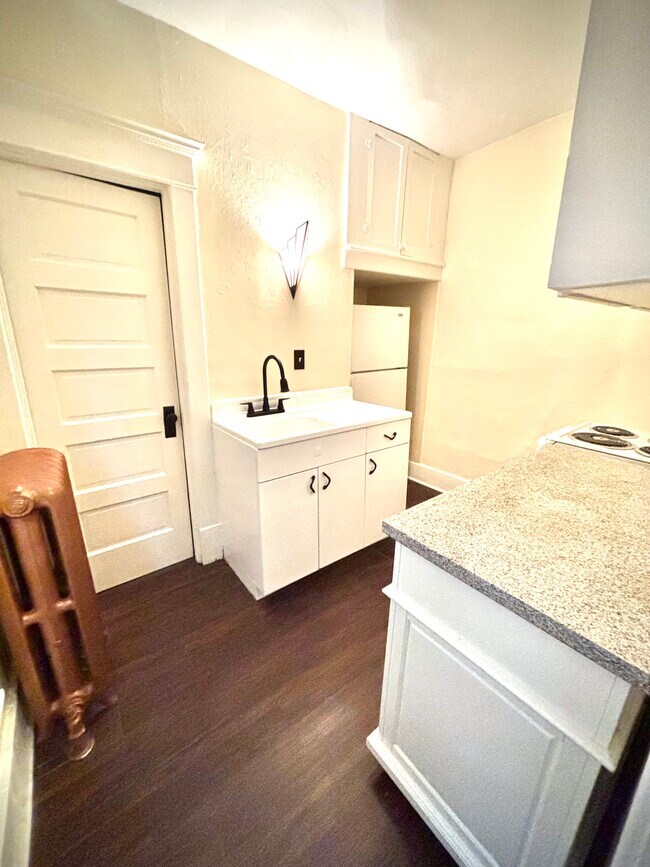 Building Photo - 220 Stevenson St