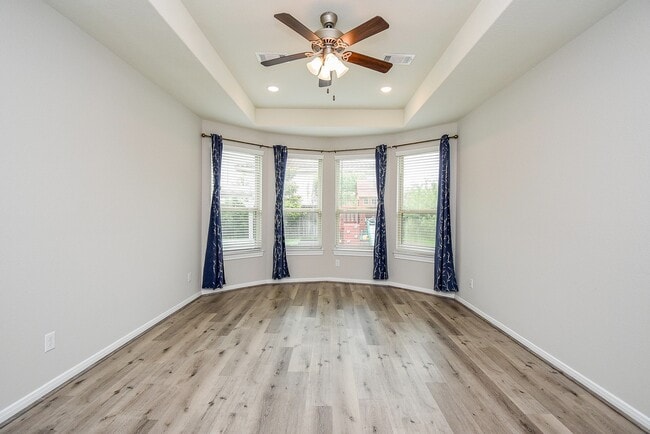 Building Photo - 24918 Meadowthorn Crest Ln