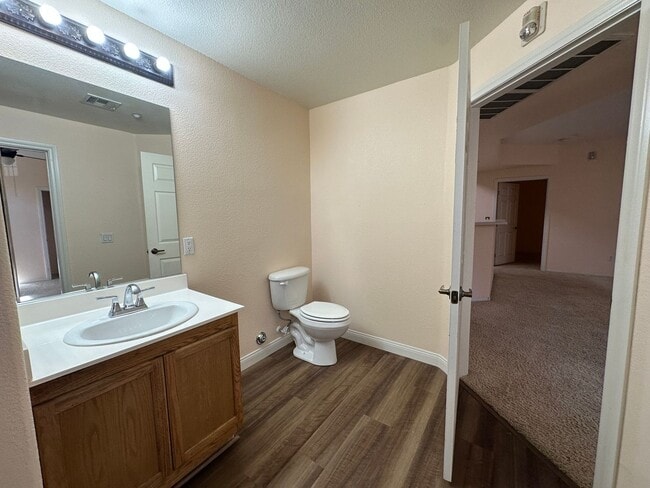 Building Photo - Beautiful 2 bedroom condo for rent.