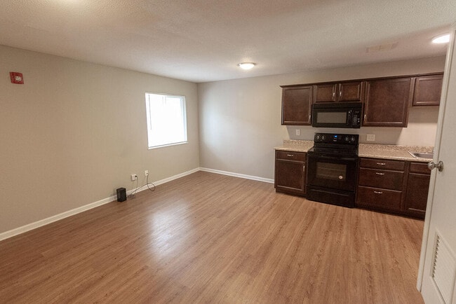 Building Photo - 105 N Garth Ave