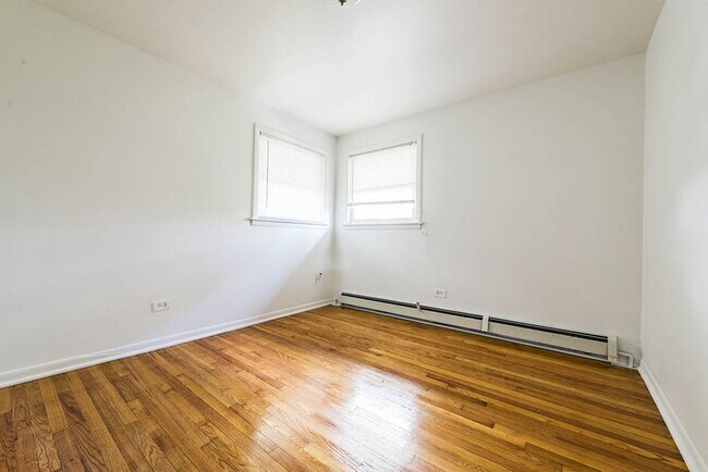 Building Photo - 14015-14019 S Tracy Ave