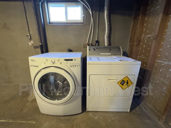 Building Photo - 1878 E Stratford Ave