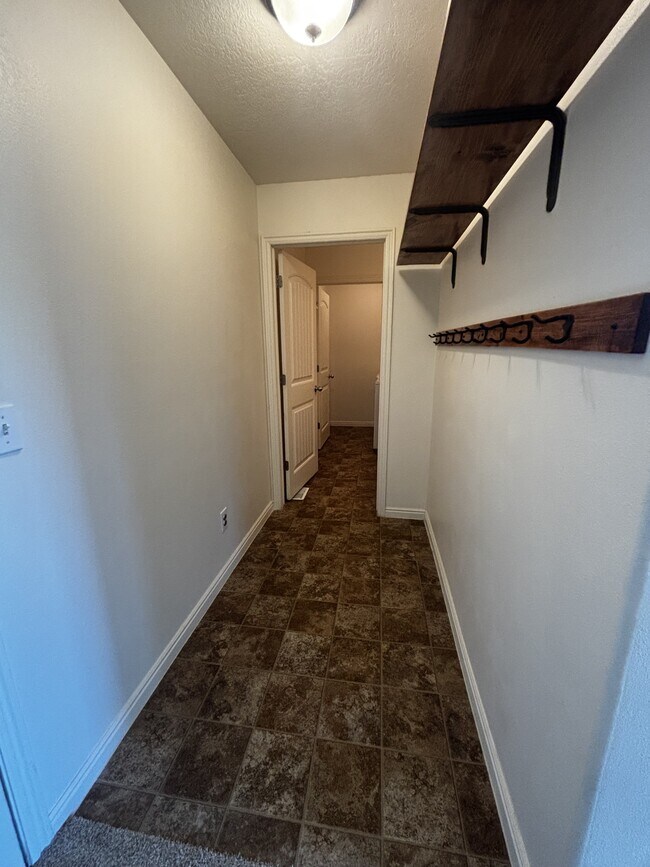 Building Photo - 2431 Ox Yoke Dr