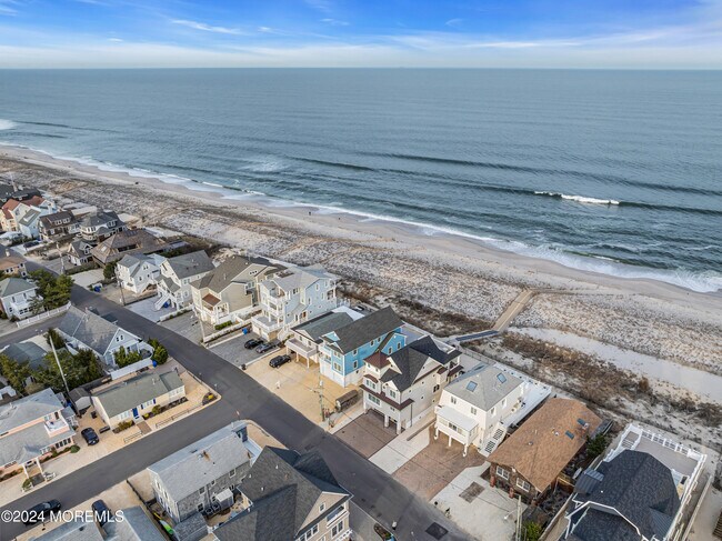 Building Photo - 3574 Ocean Terrace