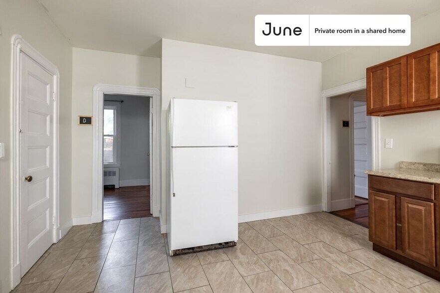 Building Photo - Room in Shared 4 bed/1 bath home
