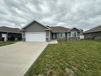 Building Photo - $2500 - Beautiful 3 bed 2 bath home in South Sioux City