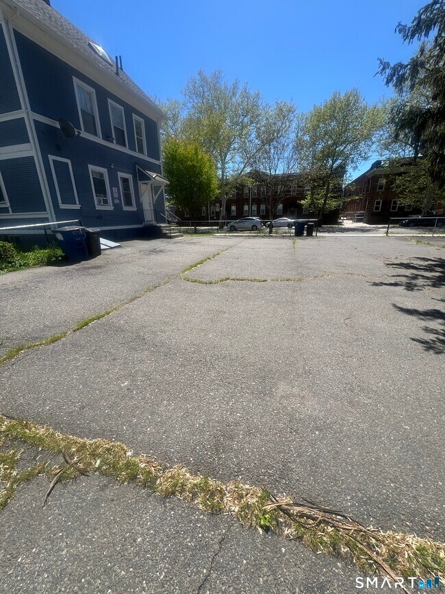 Building Photo - 220 Sherman Ave