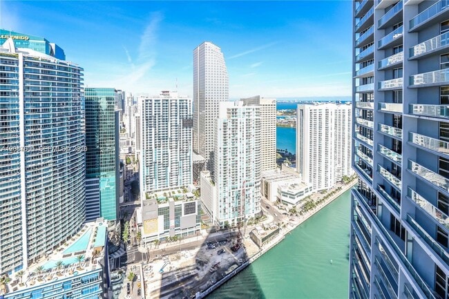 Building Photo - 475 Brickell Ave
