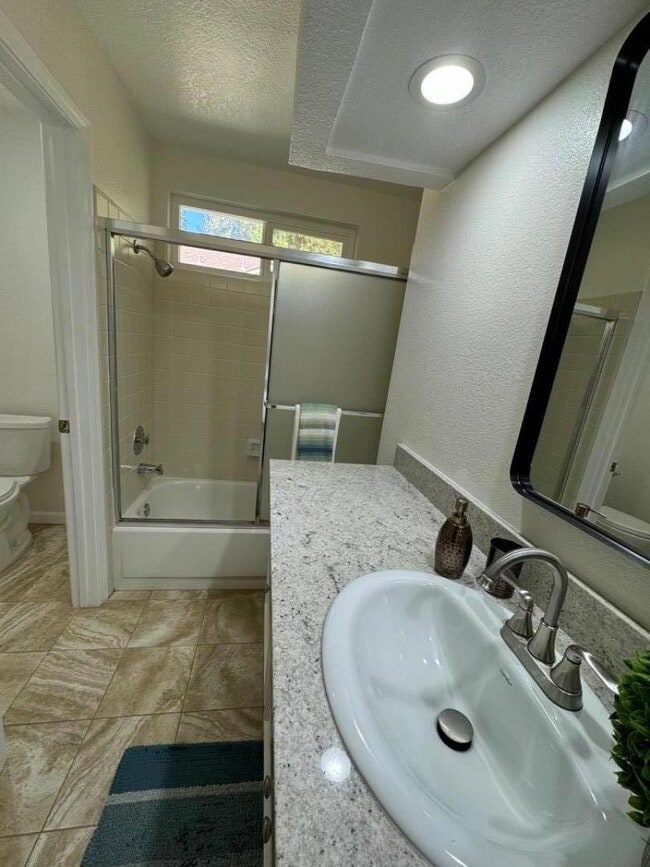 Building Photo - 963 La Mesa Terrace