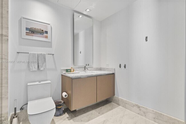 Building Photo - 17141 Collins Ave