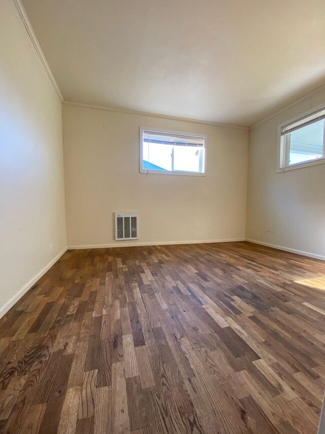 Building Photo - Cozy 3 Bedroom, 1 Bathroom Home with Spacious Back Yard.