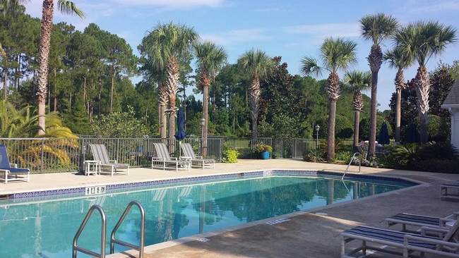 Building Photo - Belle Haven 2-Bedroom Condo with Pond View and Garage