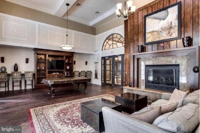 Building Photo - 2465 Army Navy Dr