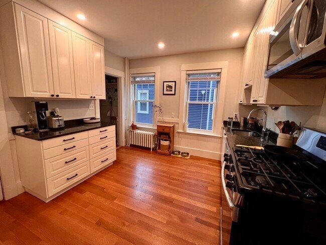 Building Photo - 12 Rosemary St