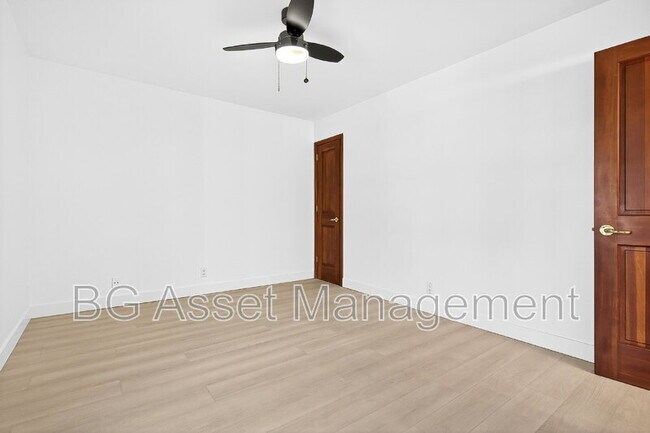 Building Photo - 2079 Ascot Dr