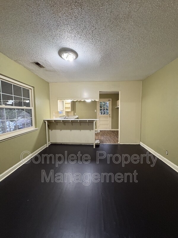 Building Photo - 7801 Vienna Ave