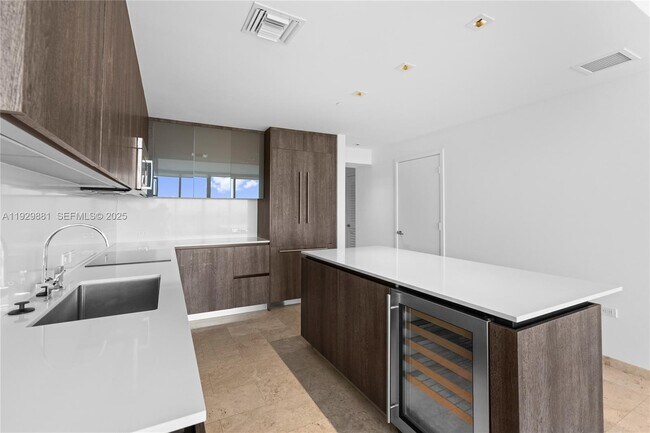 Building Photo - 88 SW 7th St