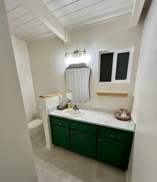 Building Photo - 2030 Lassen St