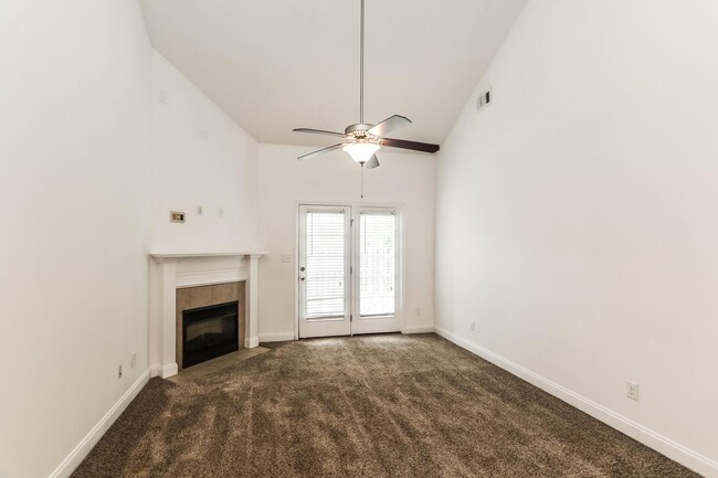 Building Photo - 334 High Meadows Pl