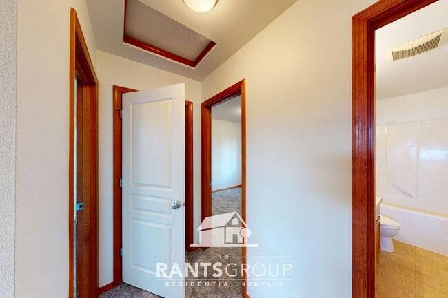 Building Photo - Spacious Pet-Free 4+ Bedroom Home in Lacey!