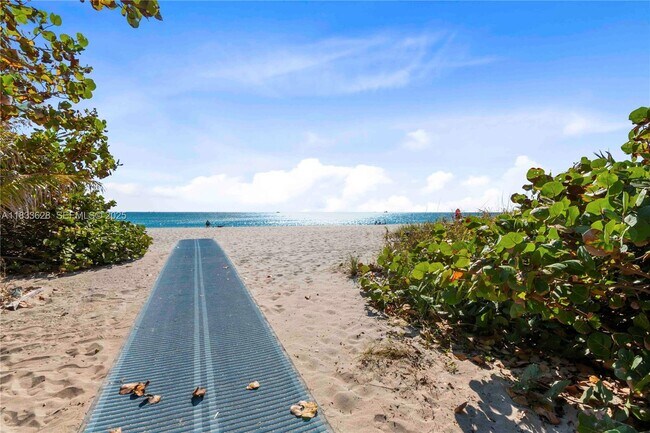 Building Photo - 3240 NE 16th St