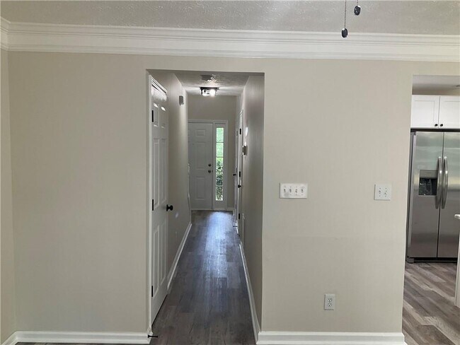 Building Photo - 5790 Hampton Ct