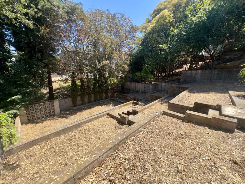 Building Photo - 914 Everett Ave