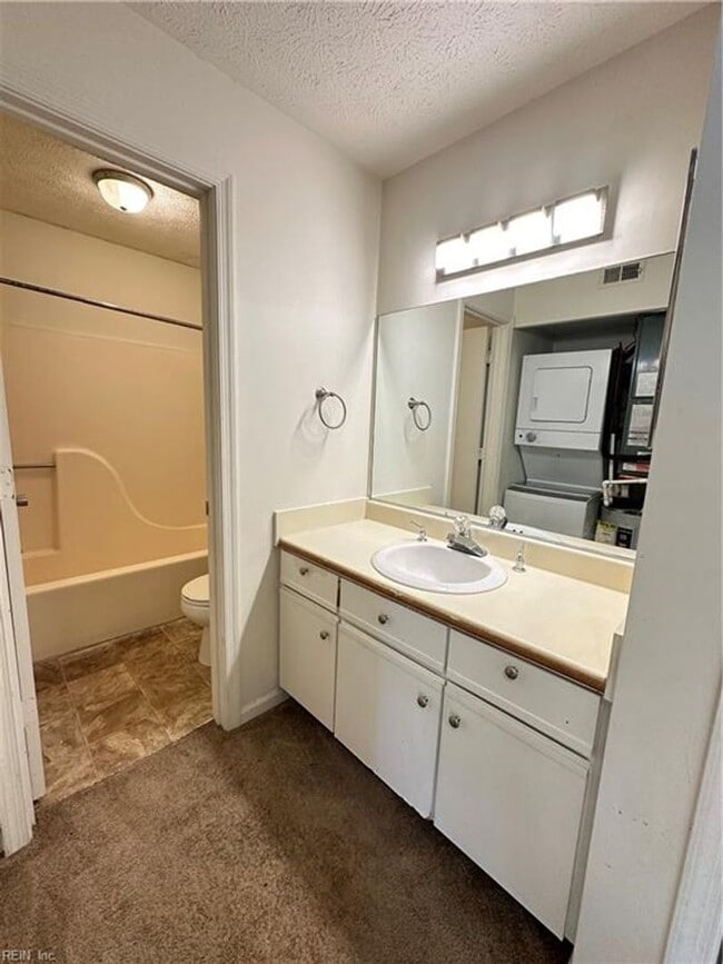 Building Photo - Hampton Club