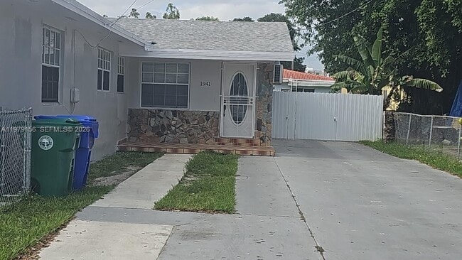 Building Photo - 1941 NW 32nd St