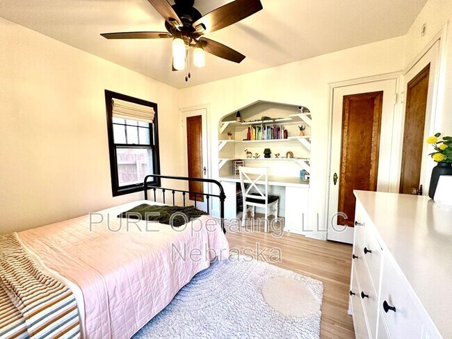 Building Photo - 4928 Happy Hollow Blvd