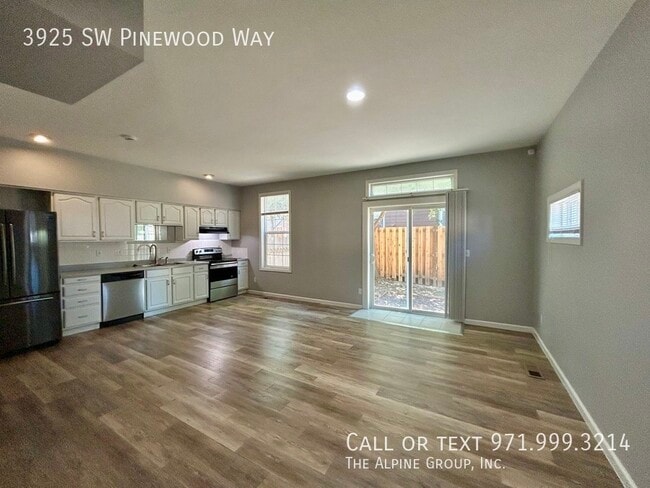 Building Photo - 3925 SW Pinewood Way
